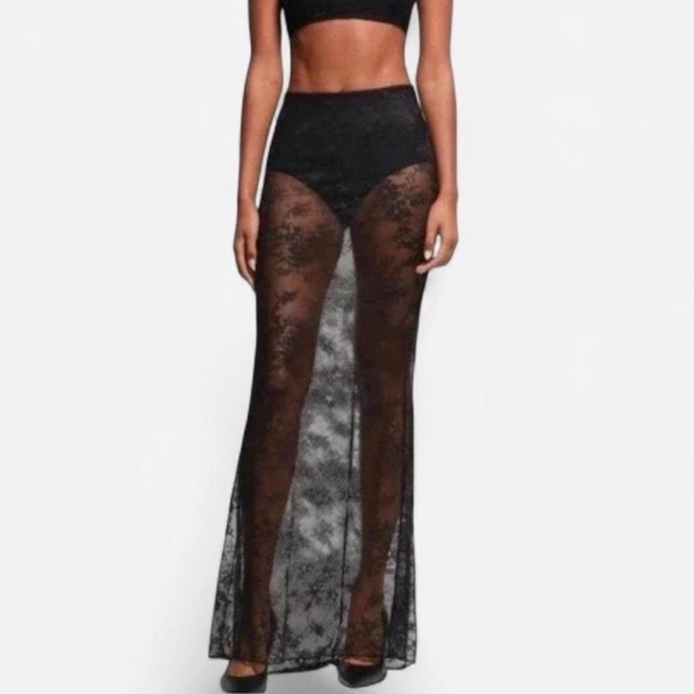 Skims ultra fine lace maxi skirt in onyx size small